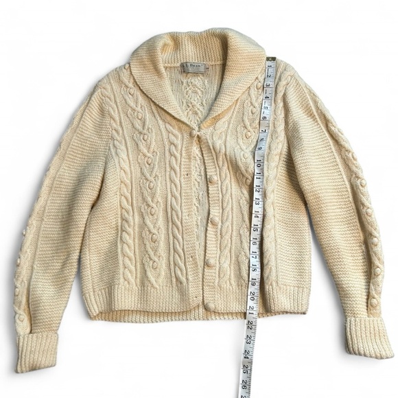 Vintage L.L. Bean Women's Cream Cable Knit Cardigan - Picture 3 of 7